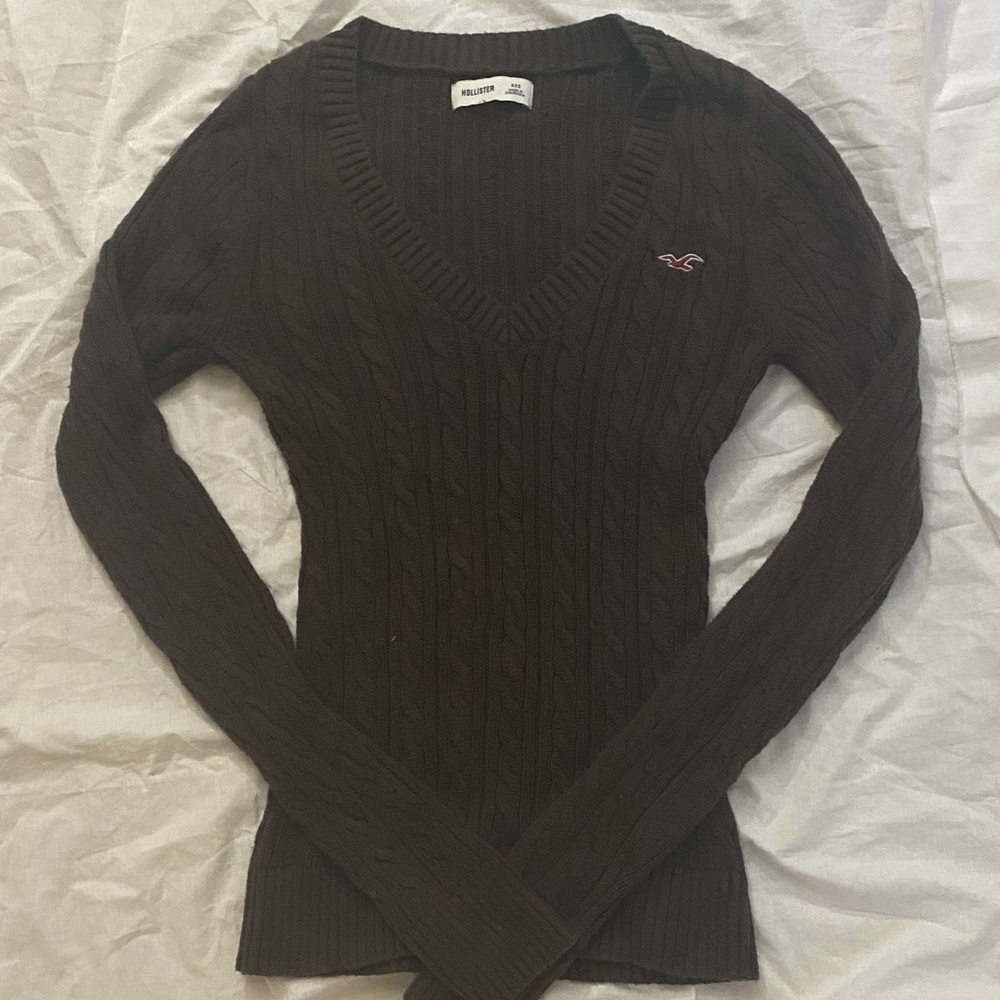 Hollister Women's Dark Brown Cable V-Neck Sweater